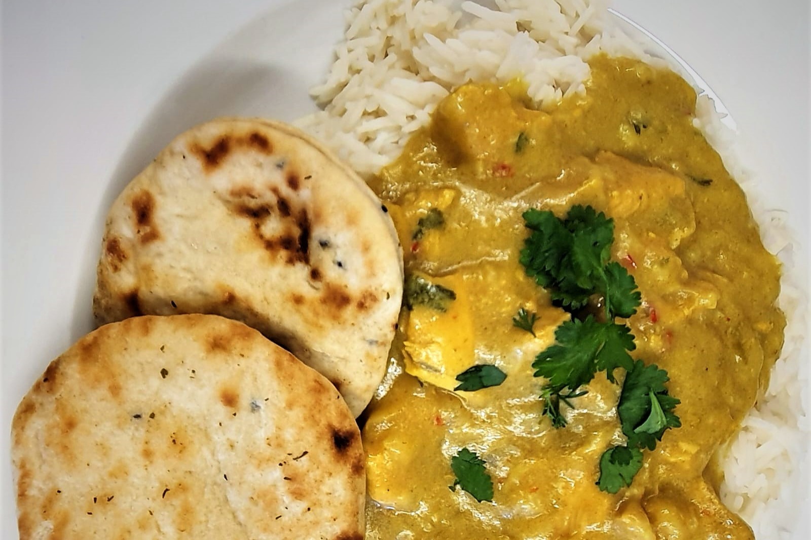 Garlic and corriandar chicken curry served with rice and nan breads.