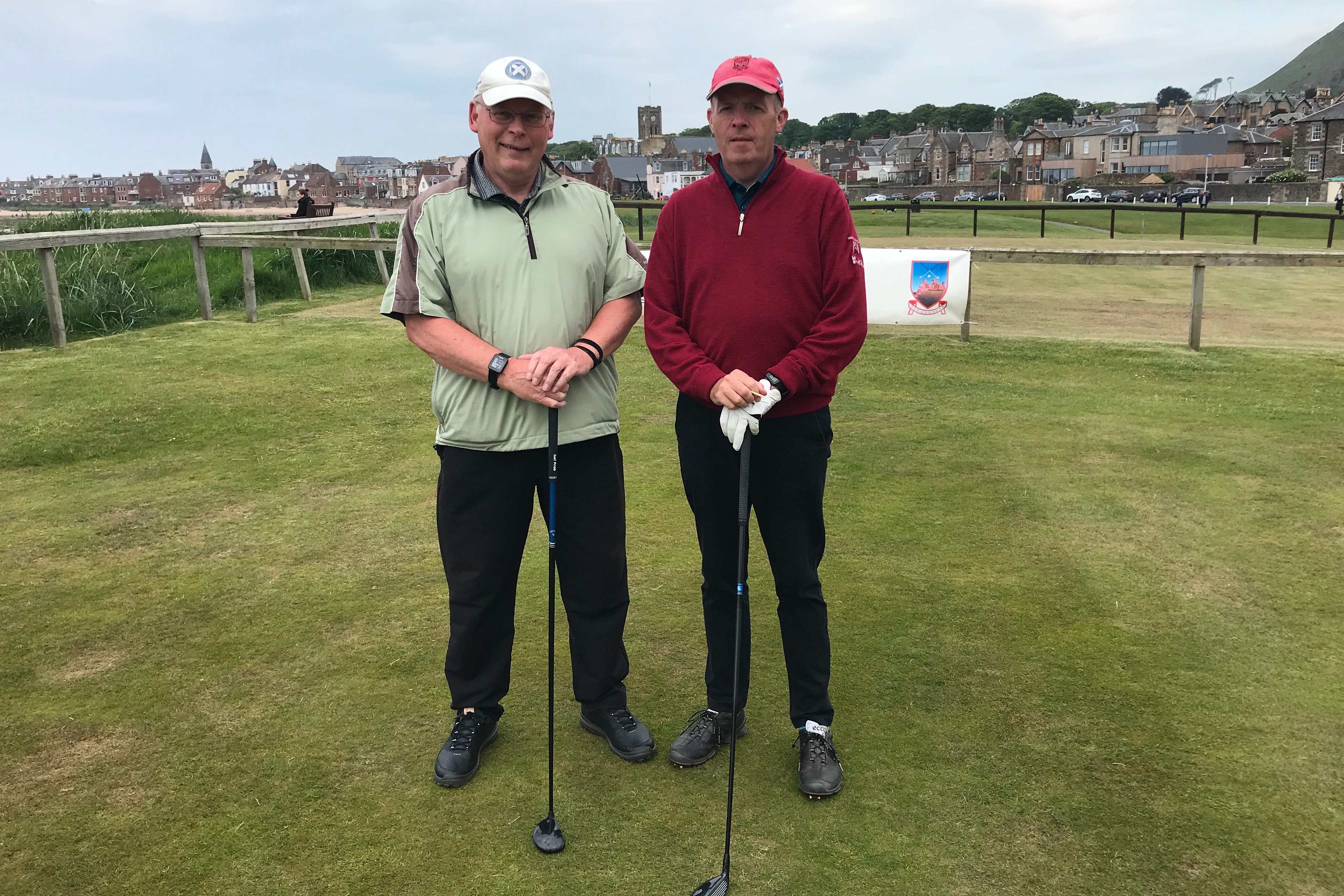 Jimmy Dees (left) defeated Charles Mackinnon 1up