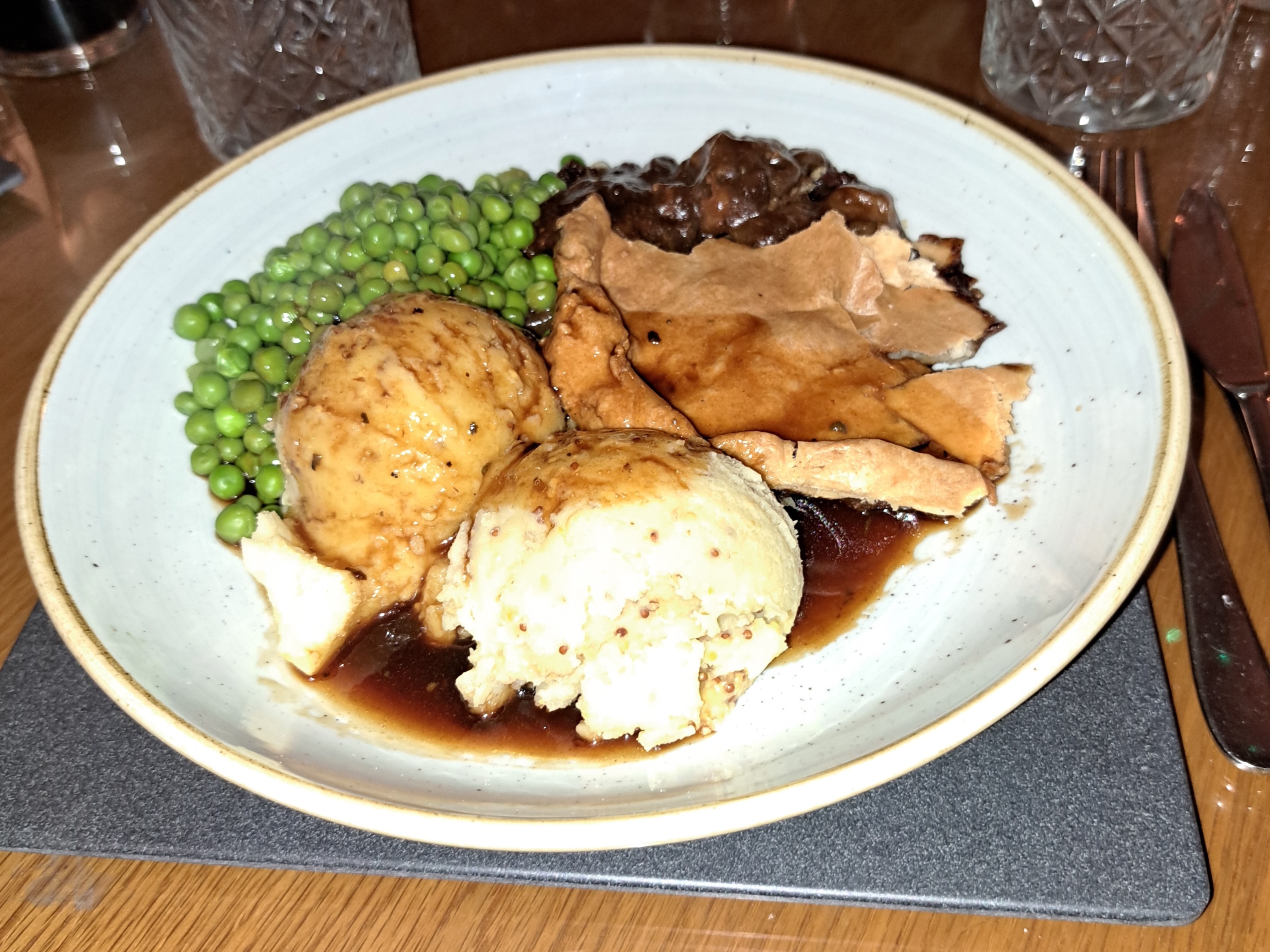 Pie with mustard mash